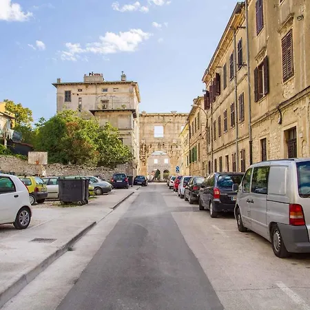 In Pula/istrien 11015 *