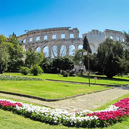 In Pula/istrien 11015