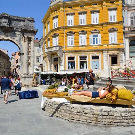In Pula/istrien 11015